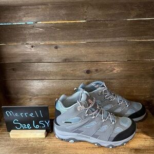 Merrell Women's Gray and Black Athletic Shoes
